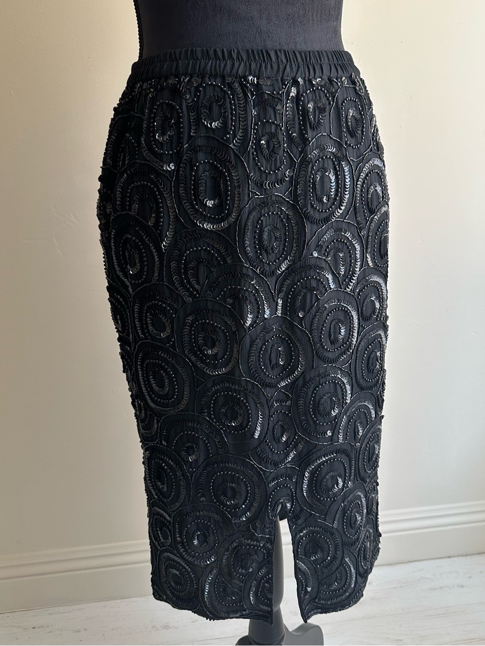Silk Black Sequin Embroidered Pencil Skirt - Elegant Evening Wear, women’s Sz M